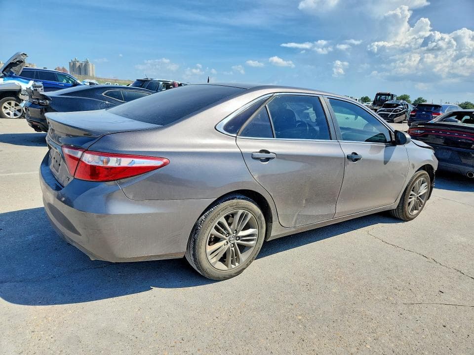 2017 TOYOTA CAMRY SE 3