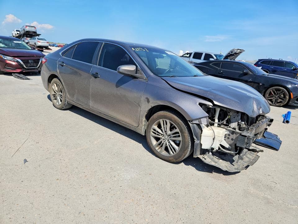 2017 TOYOTA CAMRY SE 4