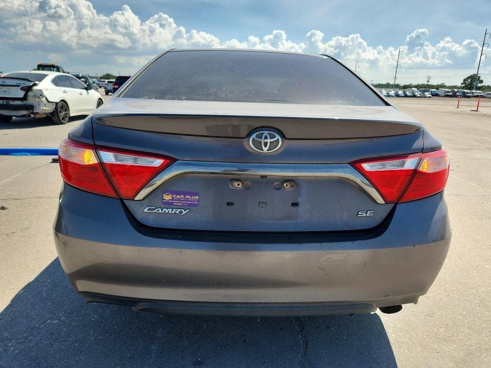 2017 TOYOTA CAMRY SE 6