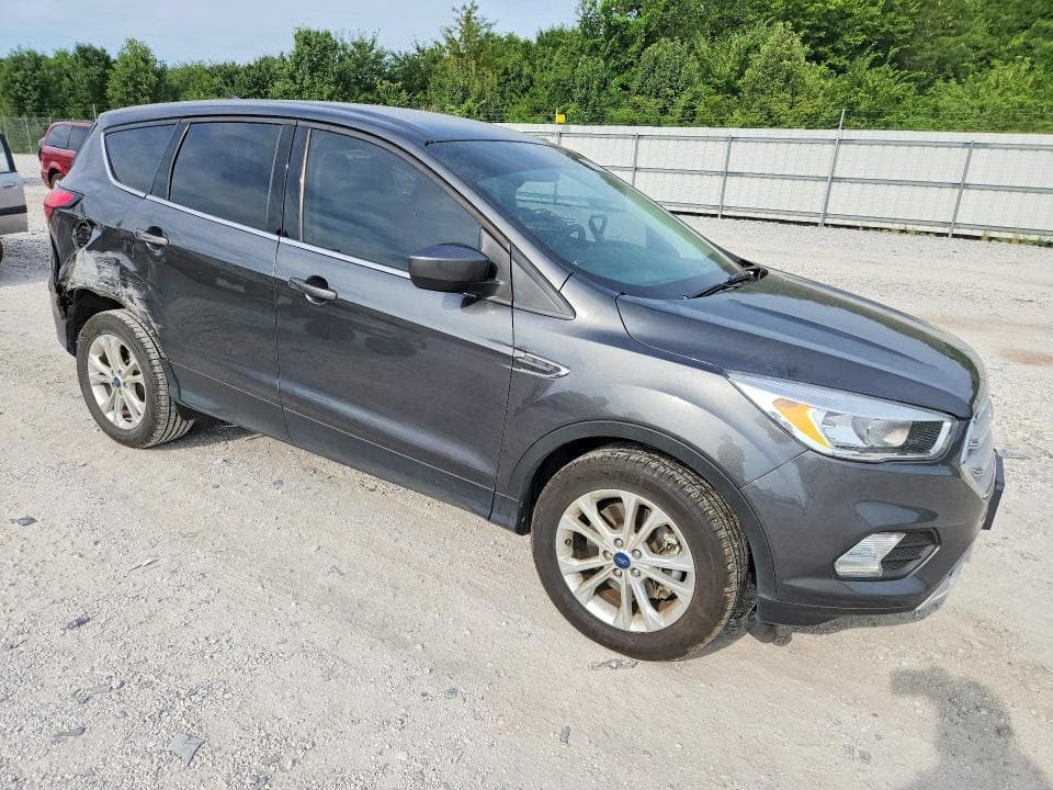 2019 FORD ESCAPE SE 4