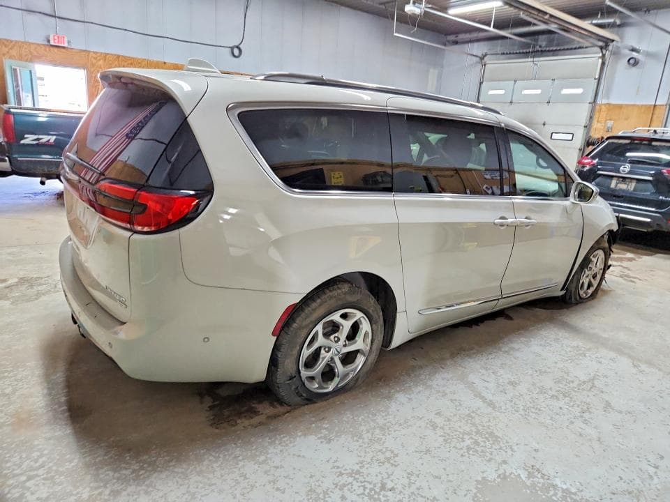 2021 CHRYSLER PACIFICA LIMITED 3