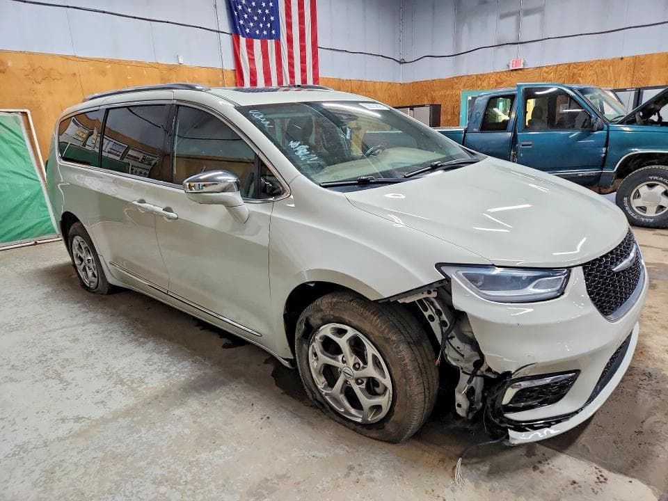 2021 CHRYSLER PACIFICA LIMITED 4