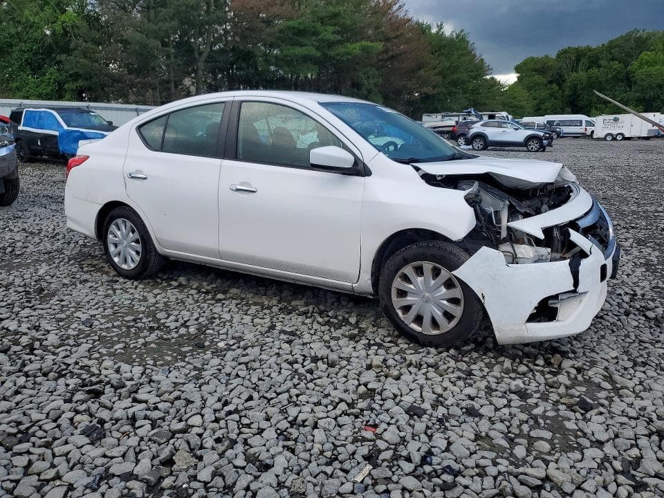 2017 NISSAN VERSA 1.6 SV 4