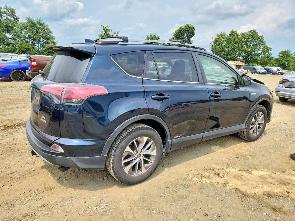 2018 TOYOTA RAV4 HYBRID XLE 3
