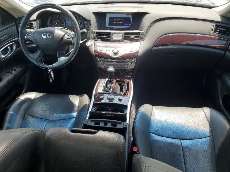 2019 INFINITI Q70 3.7 LUXE 8