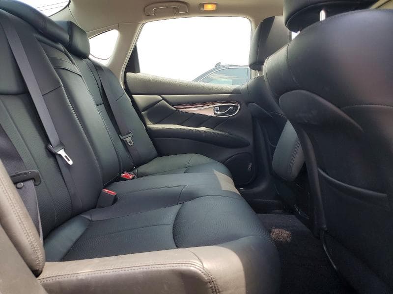 2019 INFINITI Q70 3.7 LUXE 10