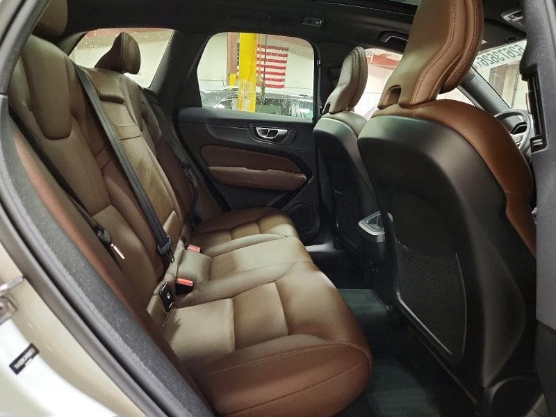 2021 VOLVO XC60 T5 MOMENTUM 11