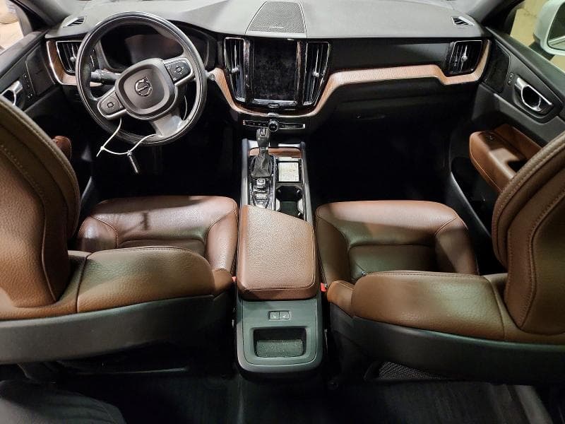 2021 VOLVO XC60 T5 MOMENTUM 8