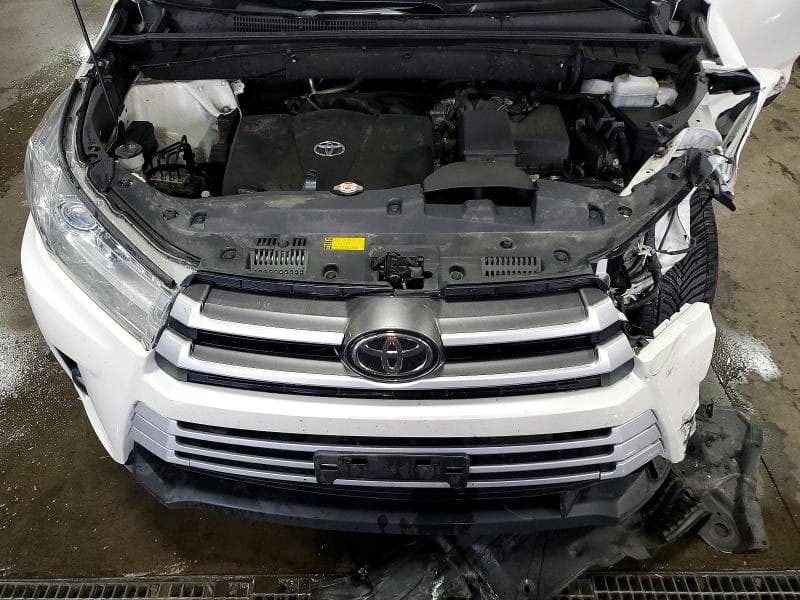 2019 TOYOTA HIGHLANDER XLE 12