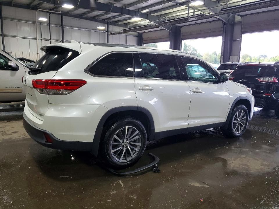 2019 TOYOTA HIGHLANDER XLE 3