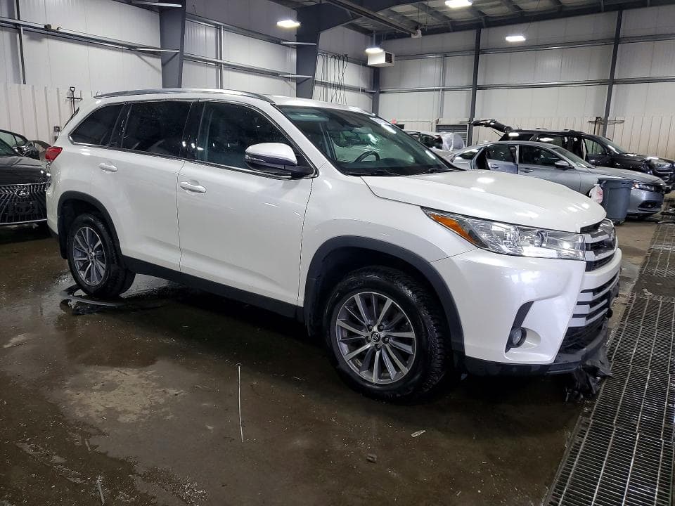 2019 TOYOTA HIGHLANDER XLE 4