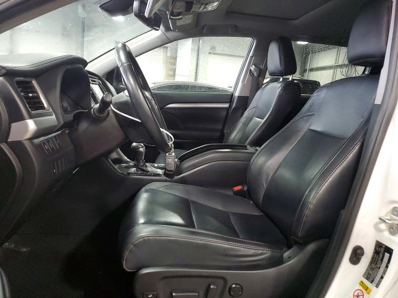 2019 TOYOTA HIGHLANDER XLE 7