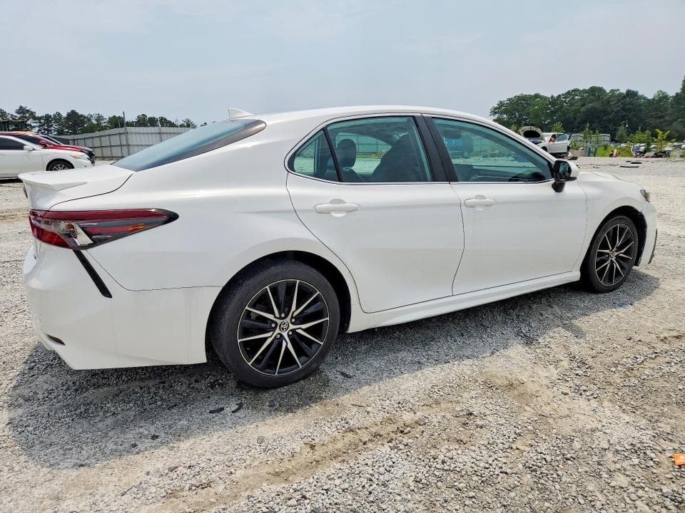 2021 TOYOTA CAMRY SE 3
