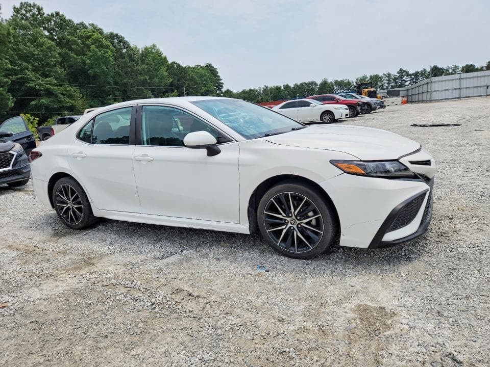 2021 TOYOTA CAMRY SE 4