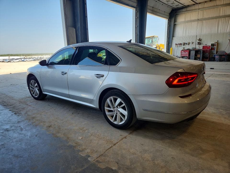 2018 VOLKSWAGEN PASSAT SE 2