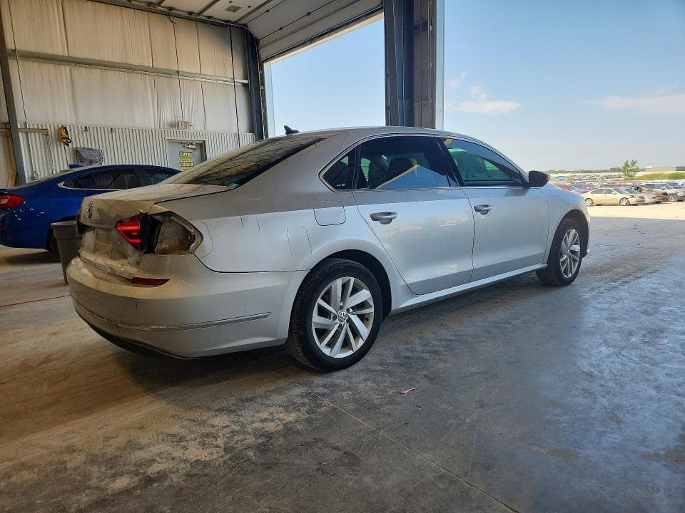 2018 VOLKSWAGEN PASSAT SE 3