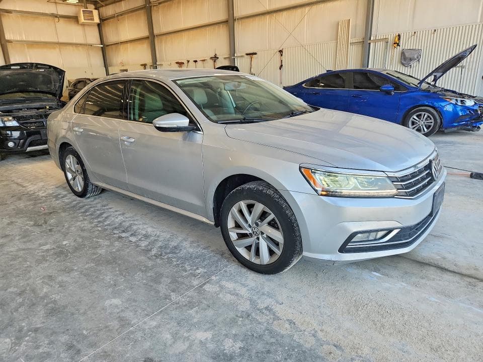 2018 VOLKSWAGEN PASSAT SE 4