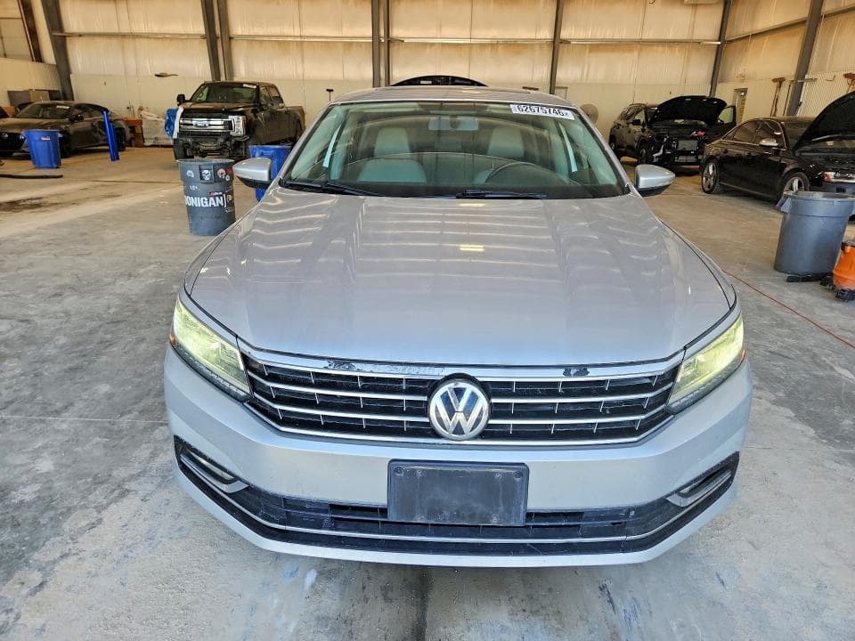 2018 VOLKSWAGEN PASSAT SE 5