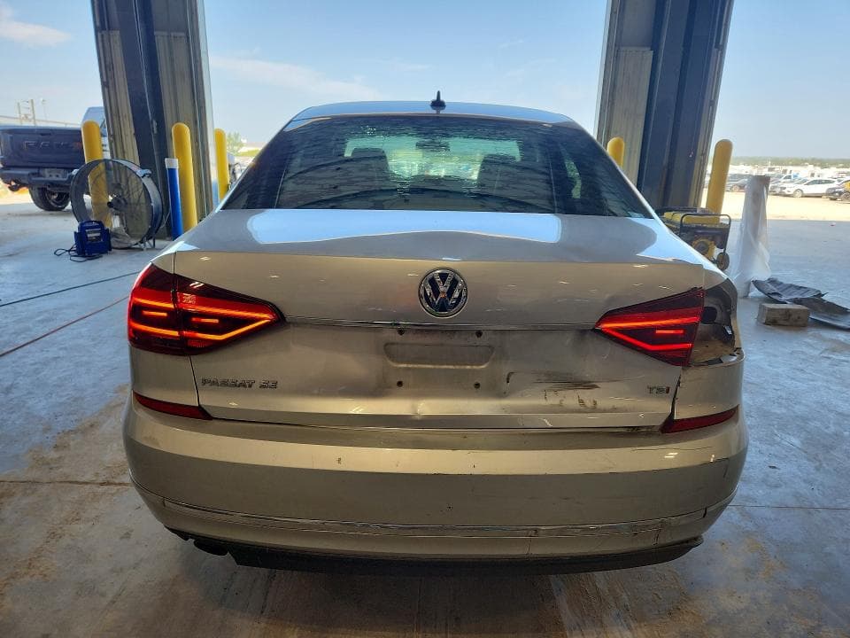 2018 VOLKSWAGEN PASSAT SE 6