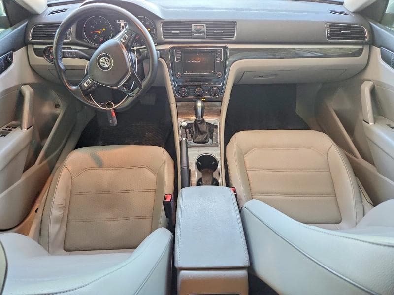 2018 VOLKSWAGEN PASSAT SE 8