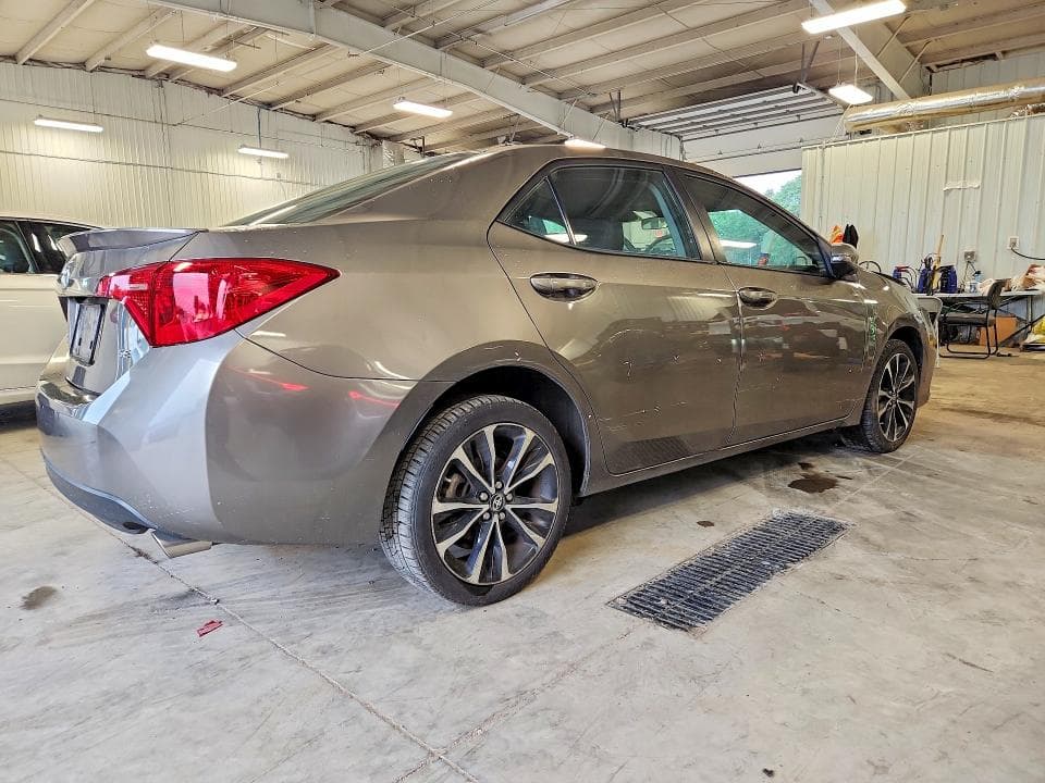 2017 TOYOTA COROLLA SE 3