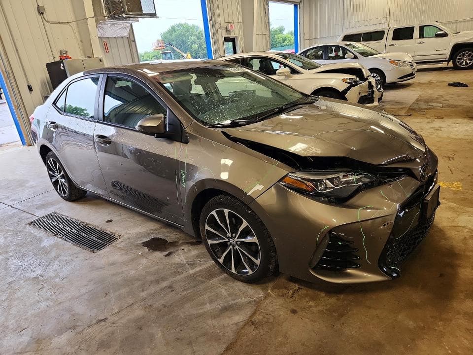 2017 TOYOTA COROLLA SE 4