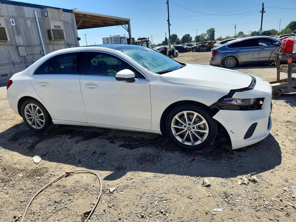 2019 MERCEDES-BENZ A 220 4