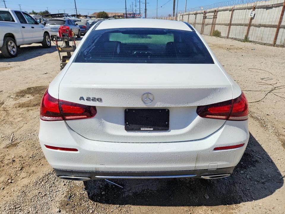 2019 MERCEDES-BENZ A 220 6