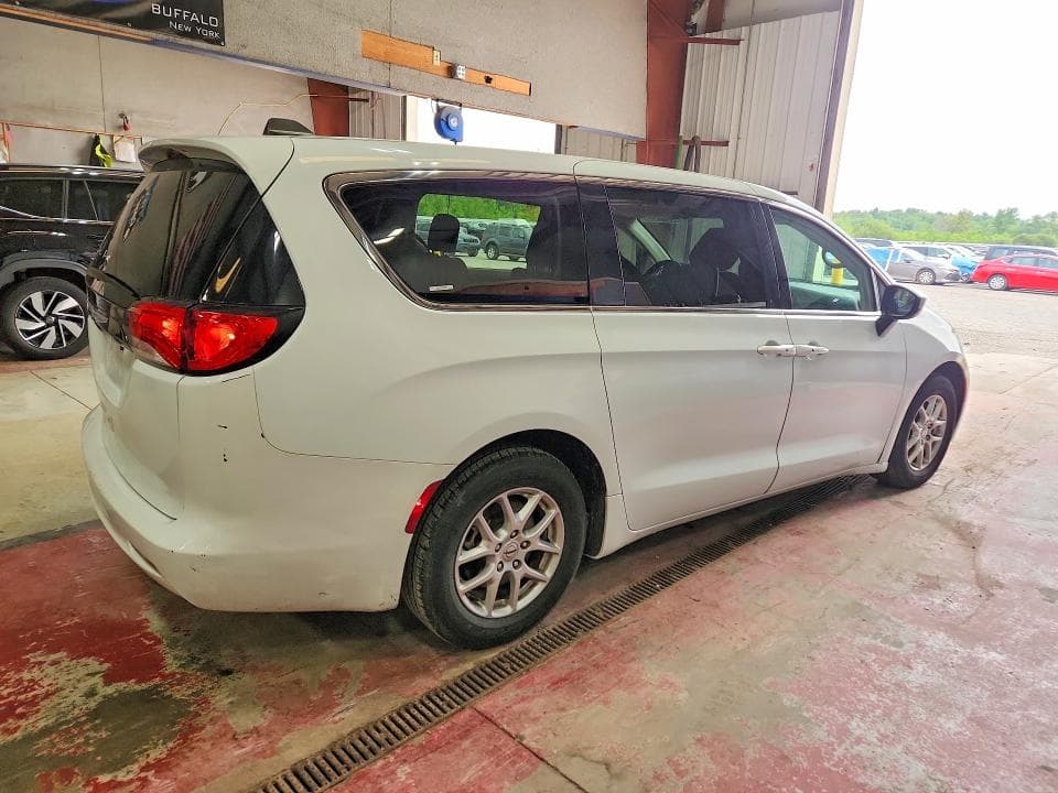 2023 CHRYSLER VOYAGER LX 3