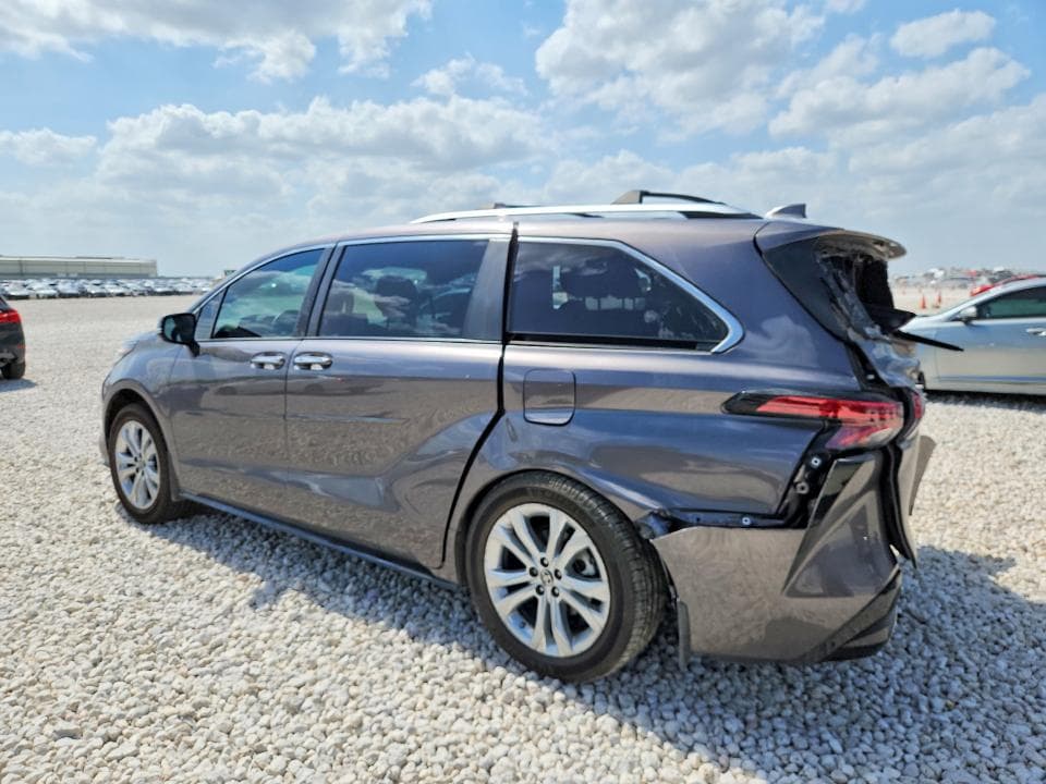 2023 TOYOTA SIENNA PLATINUM 7-PASSENGER 2
