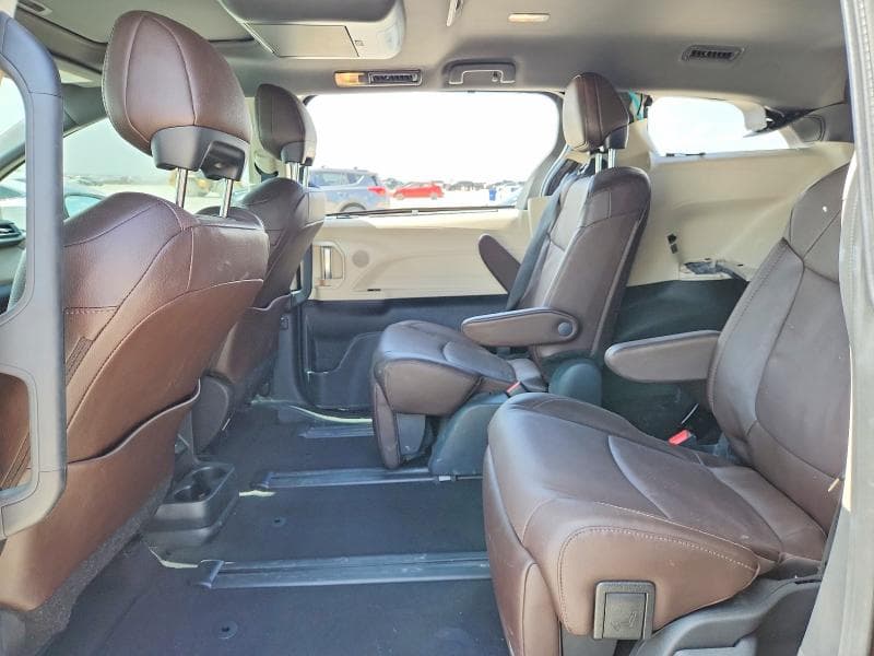 2023 TOYOTA SIENNA PLATINUM 7-PASSENGER 11
