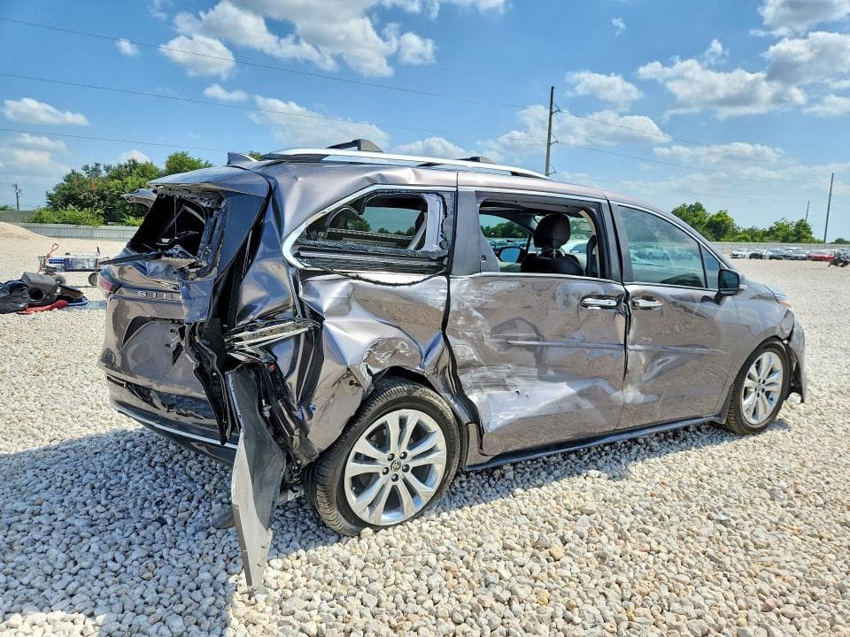 2023 TOYOTA SIENNA PLATINUM 7-PASSENGER 3