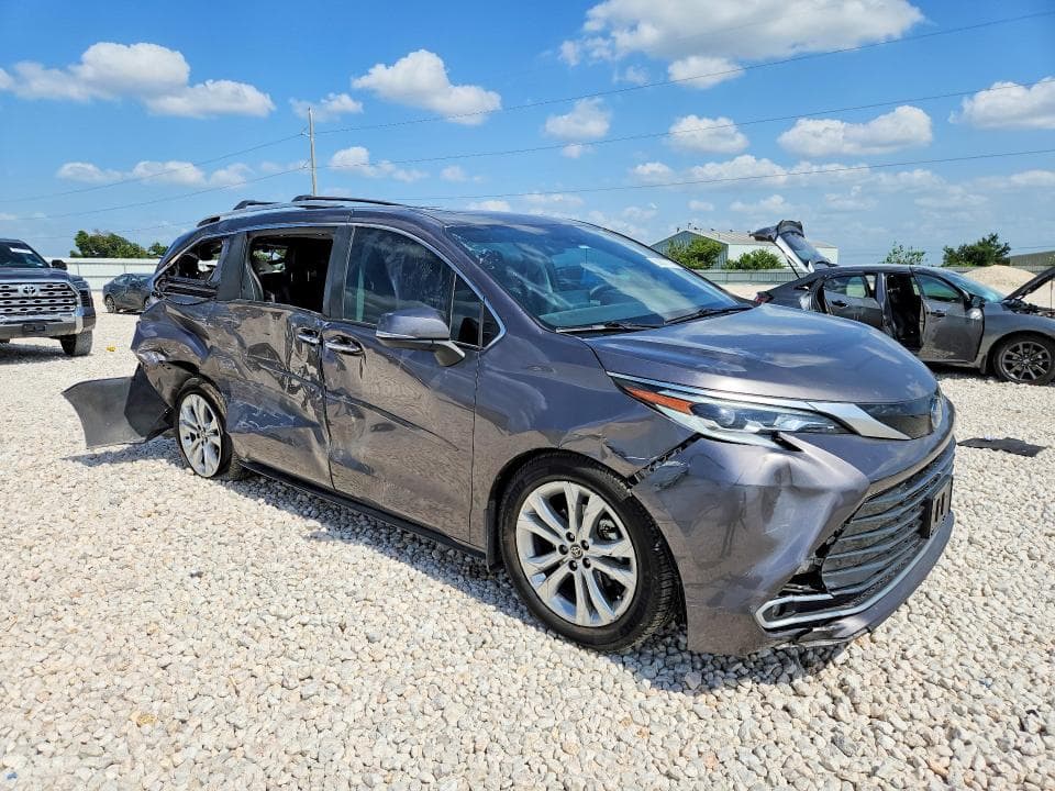 2023 TOYOTA SIENNA PLATINUM 7-PASSENGER 4