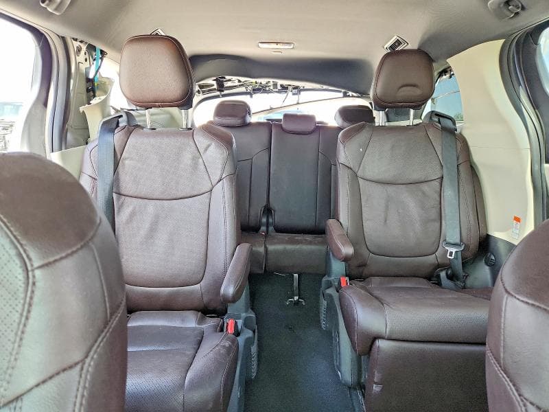 2023 TOYOTA SIENNA PLATINUM 7-PASSENGER 10