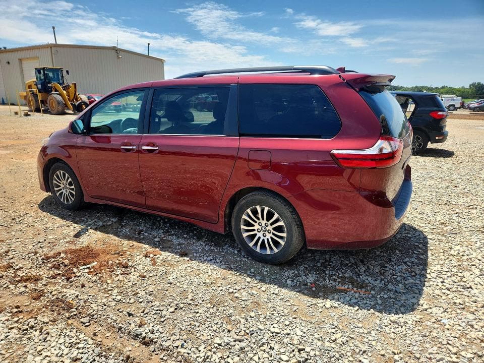 2019 TOYOTA SIENNA XLE 8-PASSENGER 2