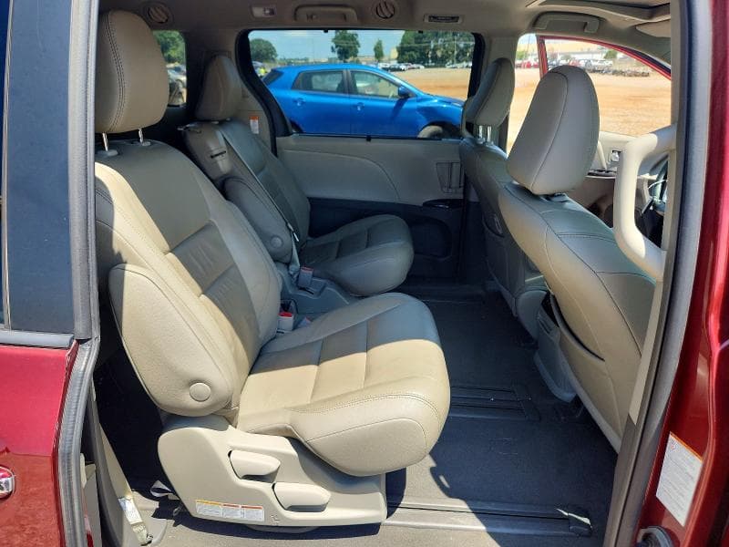 2019 TOYOTA SIENNA XLE 8-PASSENGER 11