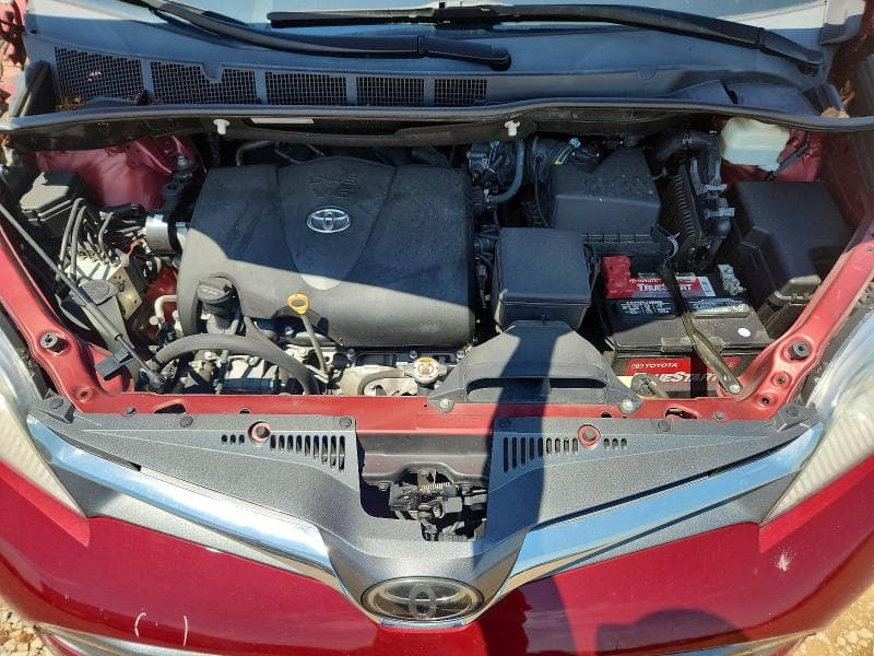 2019 TOYOTA SIENNA XLE 8-PASSENGER 12