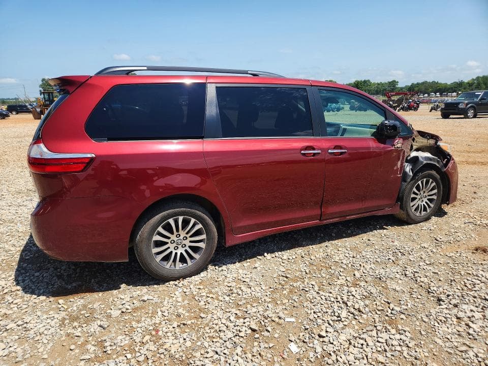 2019 TOYOTA SIENNA XLE 8-PASSENGER 3