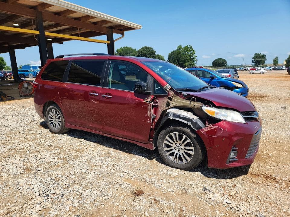 2019 TOYOTA SIENNA XLE 8-PASSENGER 4