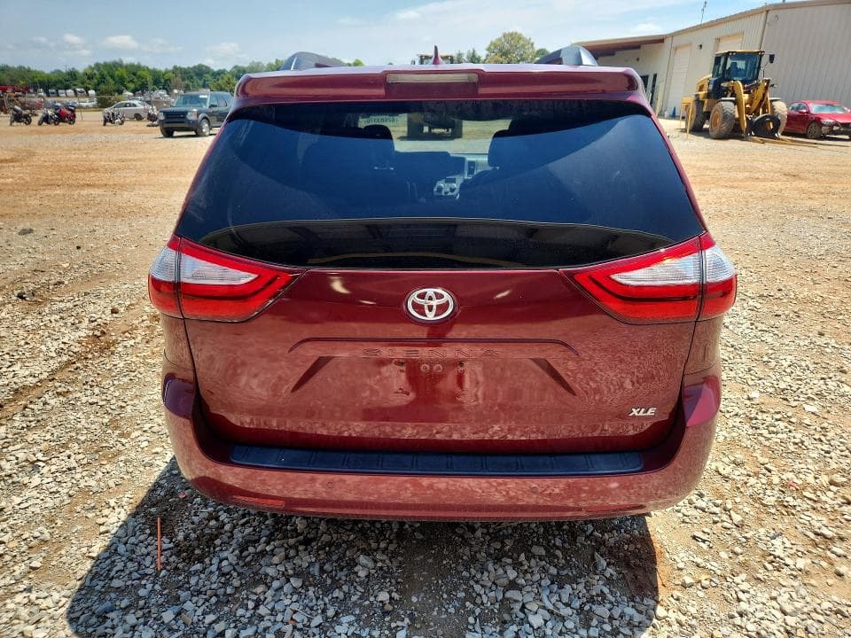 2019 TOYOTA SIENNA XLE 8-PASSENGER 6