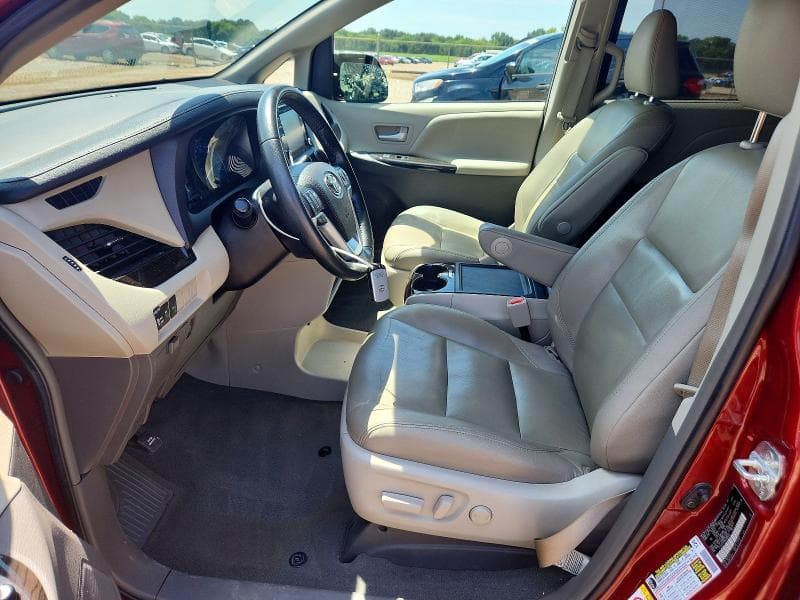 2019 TOYOTA SIENNA XLE 8-PASSENGER 7
