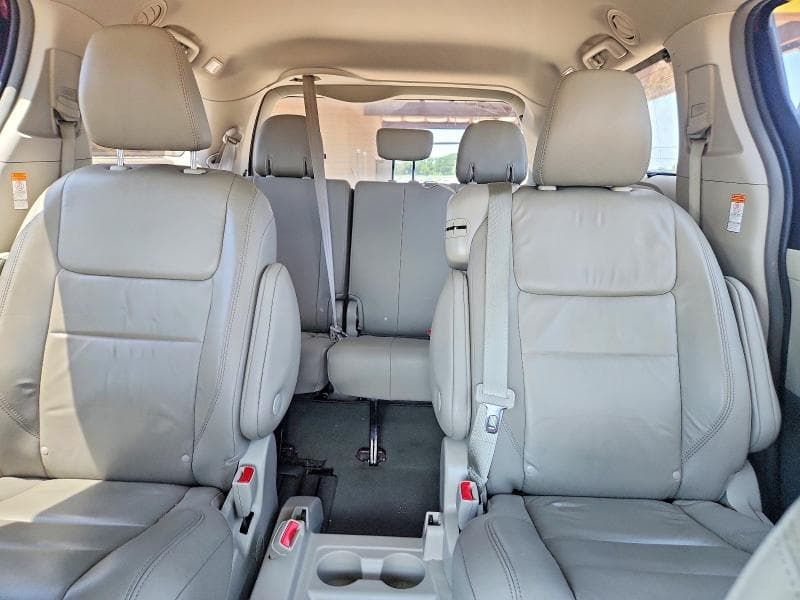 2019 TOYOTA SIENNA XLE 8-PASSENGER 10