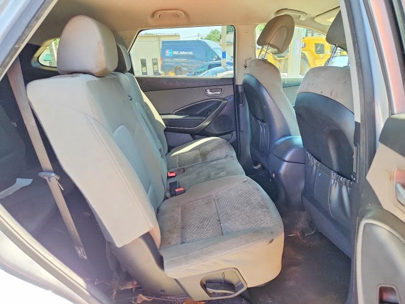 2017 HYUNDAI SANTA FE SE 11