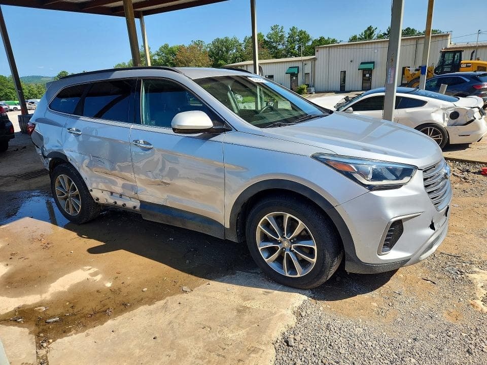 2017 HYUNDAI SANTA FE SE 4