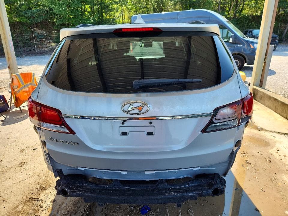 2017 HYUNDAI SANTA FE SE 6