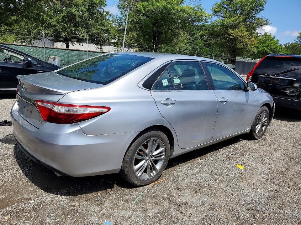 2017 TOYOTA CAMRY SE 3