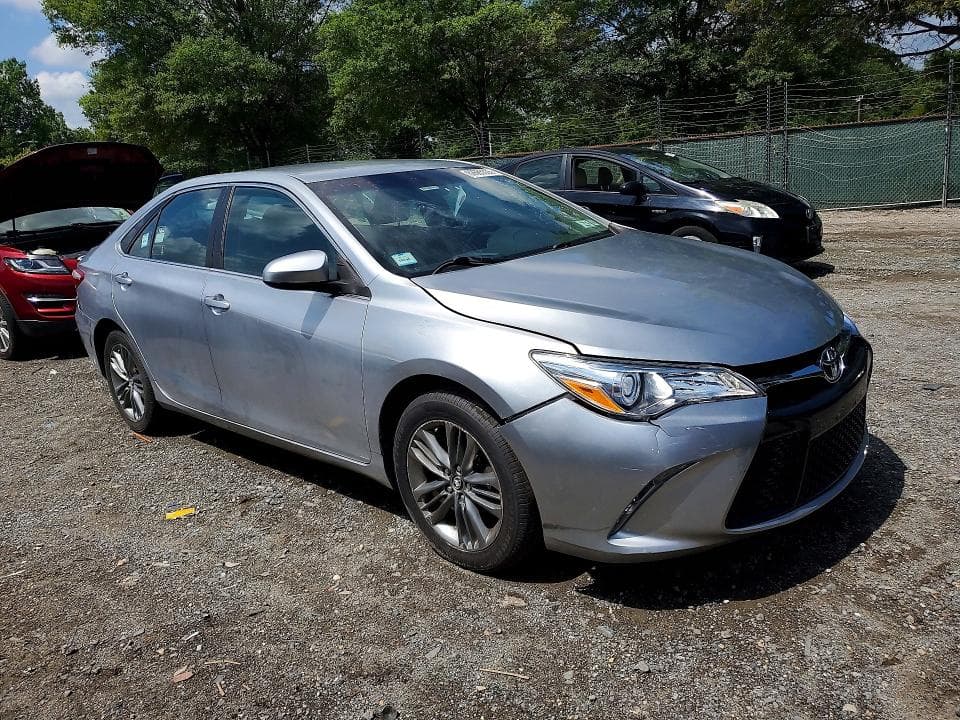 2017 TOYOTA CAMRY SE 4