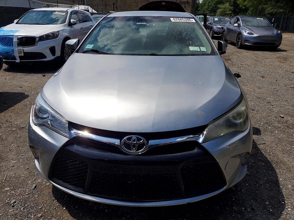 2017 TOYOTA CAMRY SE 5
