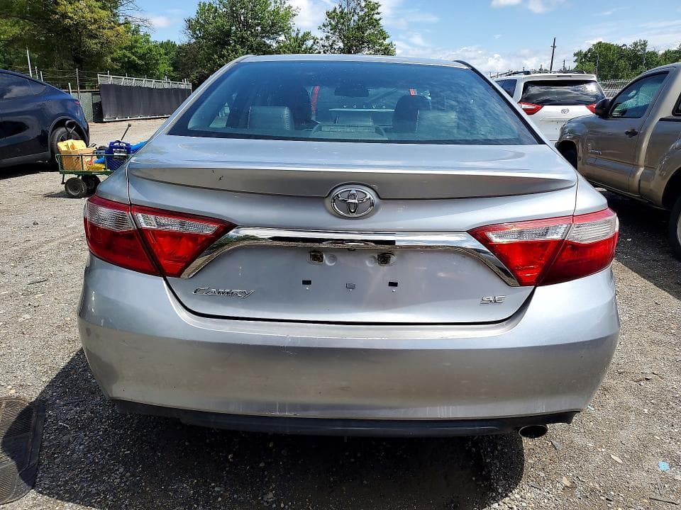 2017 TOYOTA CAMRY SE 6