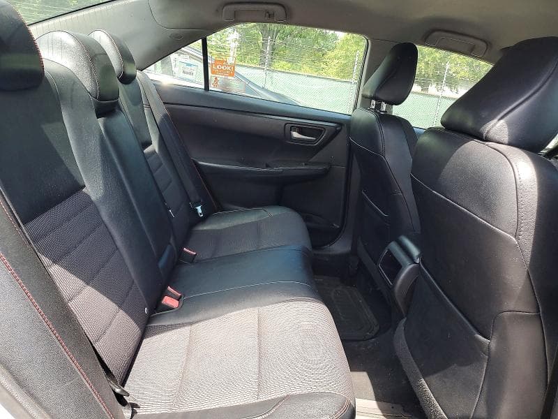 2017 TOYOTA CAMRY SE 10